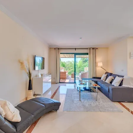 Modern And Spacious 2 Bdrm Penthouse - 3 Pools And Sea Views *