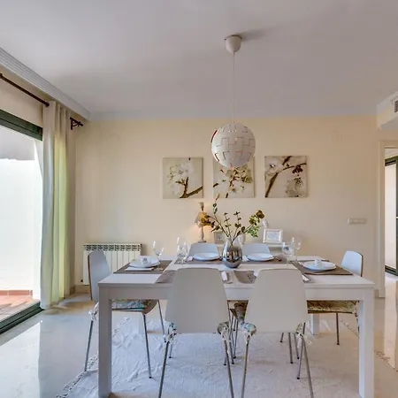 Modern And Spacious 2 Bdrm Penthouse - 3 Pools And Sea Views Appartamento *