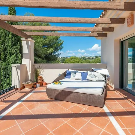 Modern And Spacious 2 Bdrm Penthouse - 3 Pools And Sea Views Appartamento *