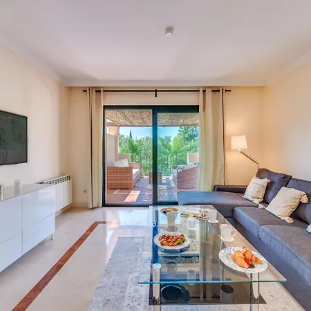 Modern And Spacious 2 Bdrm Penthouse - 3 Pools And Sea Views Appartamento *