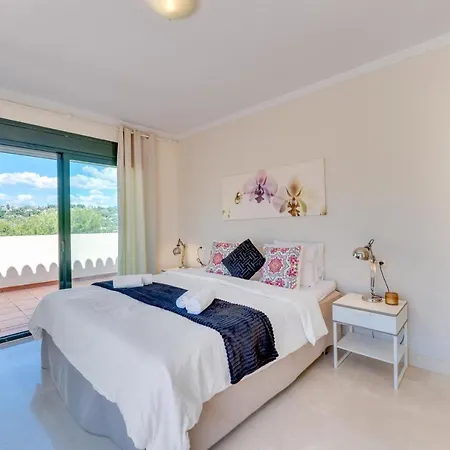 Modern And Spacious 2 Bdrm Penthouse - 3 Pools And Sea Views Marbella