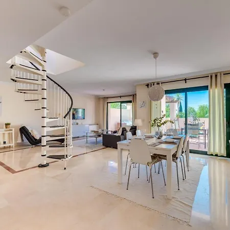 Modern And Spacious 2 Bdrm Penthouse - 3 Pools And Sea Views * Marbella