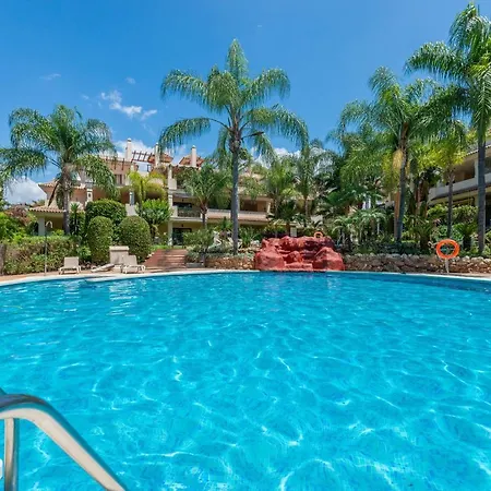 Modern And Spacious 2 Bdrm Penthouse - 3 Pools And Sea Views