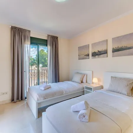 Modern And Spacious 2 Bdrm Penthouse - 3 Pools And Sea Views Marbella