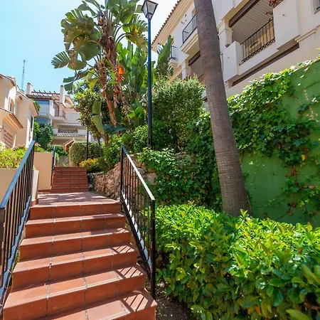 Apartment Modern And Spacious 2 Bdrm Penthouse - 3 Pools And Sea Views Marbella