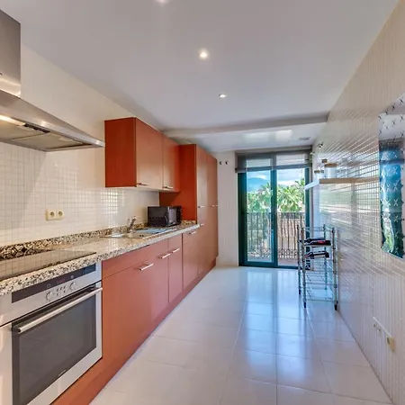 Modern And Spacious 2 Bdrm Penthouse - 3 Pools And Sea Views *