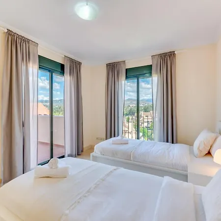 Modern And Spacious 2 Bdrm Penthouse - 3 Pools And Sea Views Apartment *