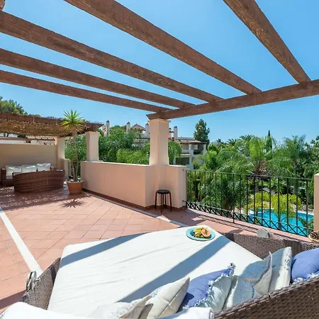 Modern And Spacious 2 Bdrm Penthouse - 3 Pools And Sea Views Apartman *