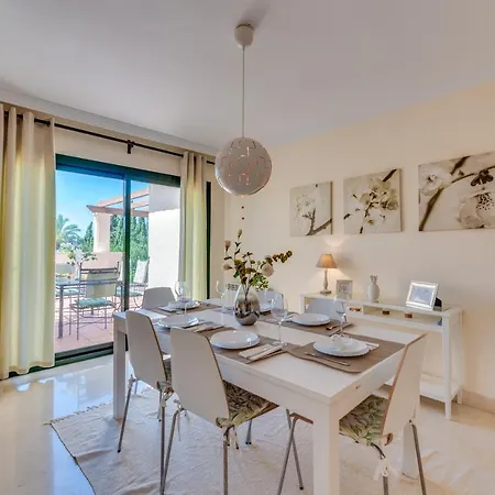 Modern And Spacious 2 Bdrm Penthouse - 3 Pools And Sea Views *