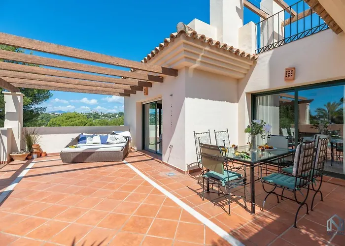 Modern And Spacious 2 Bdrm Penthouse - 3 Pools And Sea Views Apartman