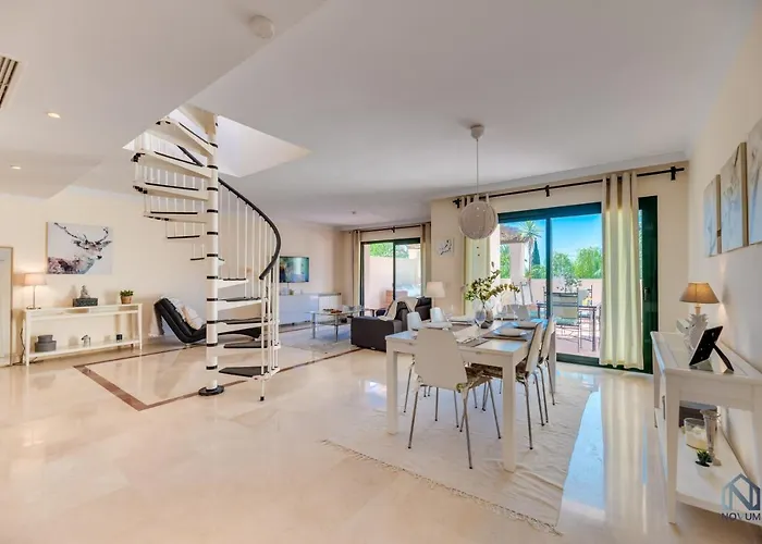 Modern And Spacious 2 Bdrm Penthouse - 3 Pools And Sea Views * Marbella