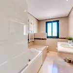 Modern And Spacious 2 Bdrm Penthouse - 3 Pools And Sea Views Διαμέρισμα Μαρμπέλλα