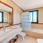 Modern And Spacious 2 Bdrm Penthouse - 3 Pools And Sea Views Διαμέρισμα Μαρμπέλλα