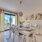 Modern And Spacious 2 Bdrm Penthouse - 3 Pools And Sea Views *