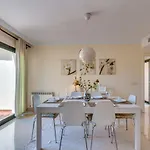 Modern And Spacious 2 Bdrm Penthouse - 3 Pools And Sea Views Διαμέρισμα *