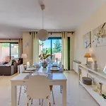 Διαμέρισμα Modern And Spacious 2 Bdrm Penthouse - 3 Pools And Sea Views
