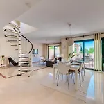 Modern And Spacious 2 Bdrm Penthouse - 3 Pools And Sea Views * Μαρμπέλλα