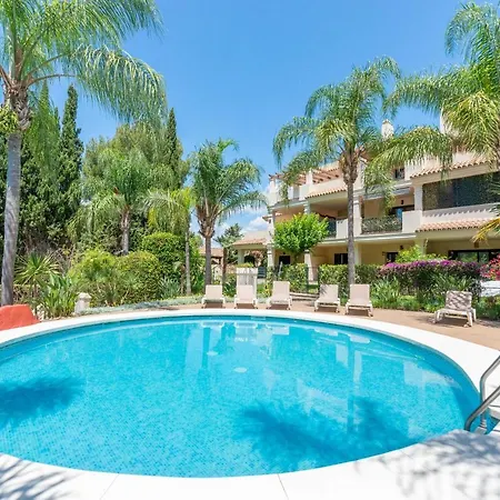 Modern And Spacious 2 Bdrm Penthouse - 3 Pools And Sea Views Apartament Marbella