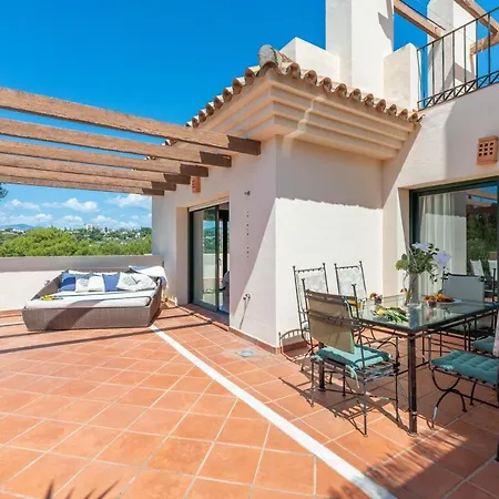 Modern And Spacious 2 Bdrm Penthouse - 3 Pools And Sea Views Appartement