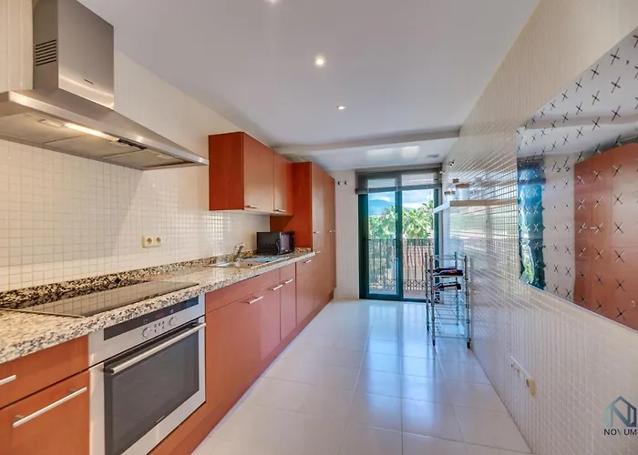 Modern And Spacious 2 Bdrm Penthouse - 3 Pools And Sea Views *