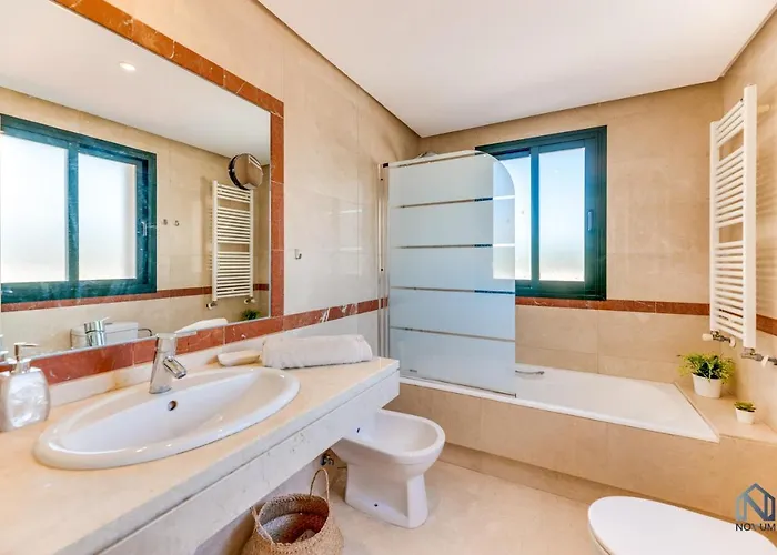 Modern And Spacious 2 Bdrm Penthouse - 3 Pools And Sea Views Apartament Marbella