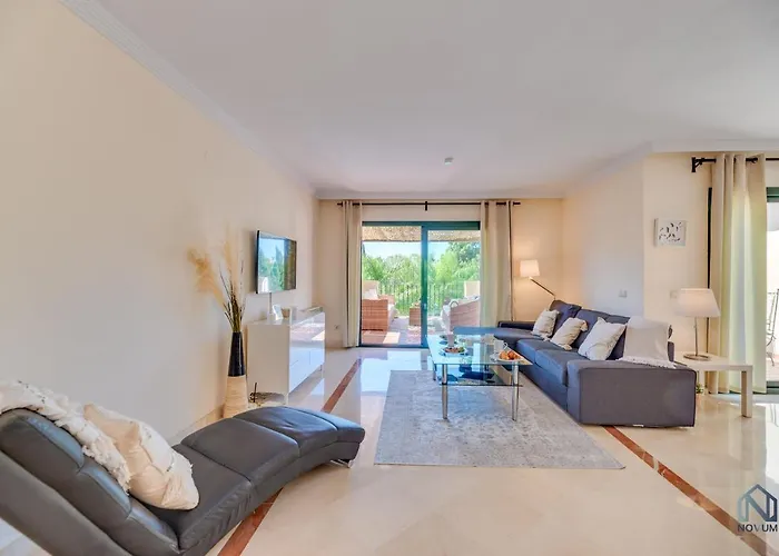 Modern And Spacious 2 Bdrm Penthouse - 3 Pools And Sea Views *