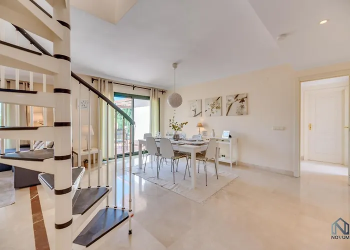 Modern And Spacious 2 Bdrm Penthouse - 3 Pools And Sea Views *